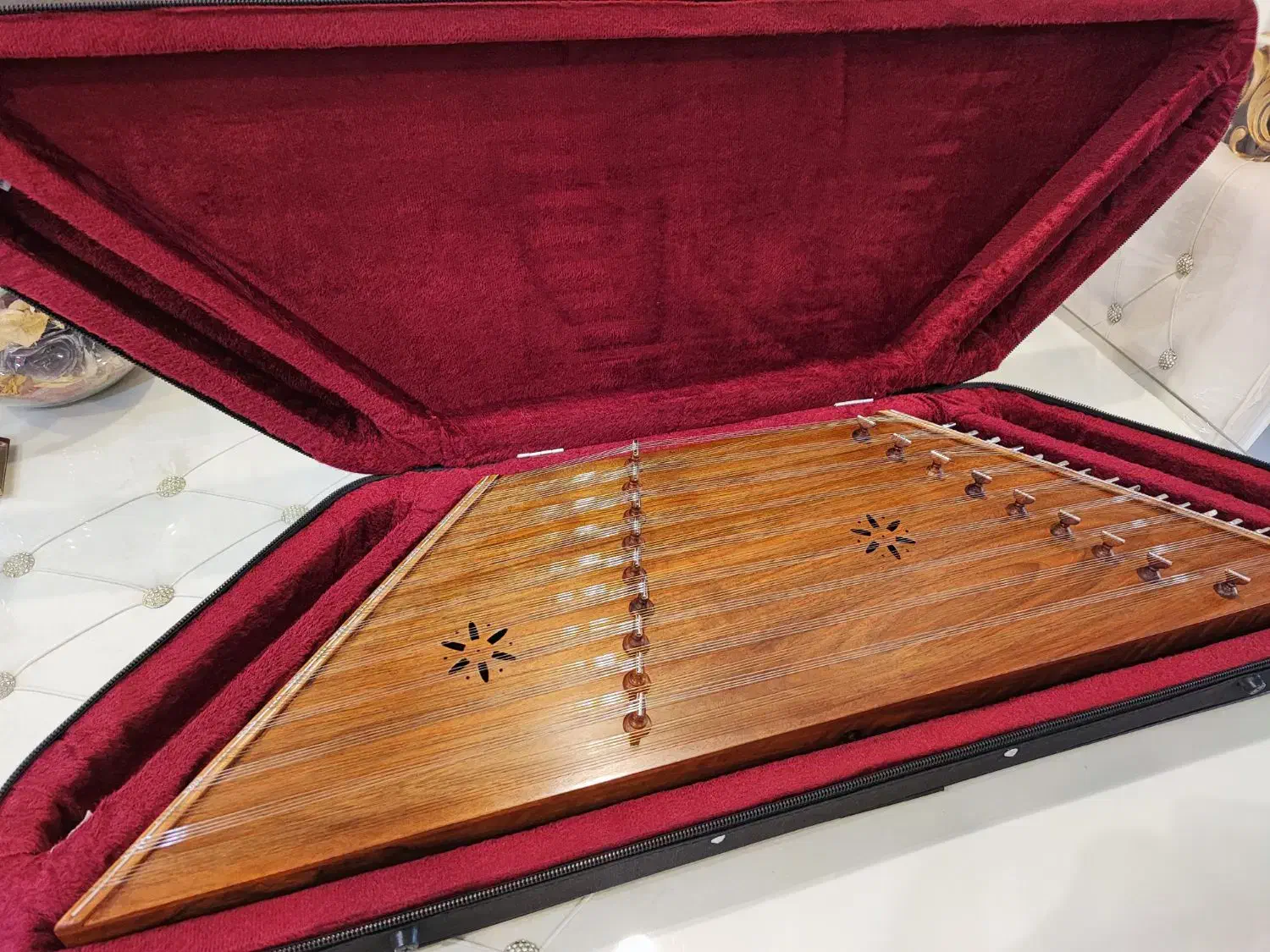 سنتور چوب گردو کاملا سالم به همراه کیف و میز|سازهای سنتی|اصفهان, ملک‌شهر|دیوار