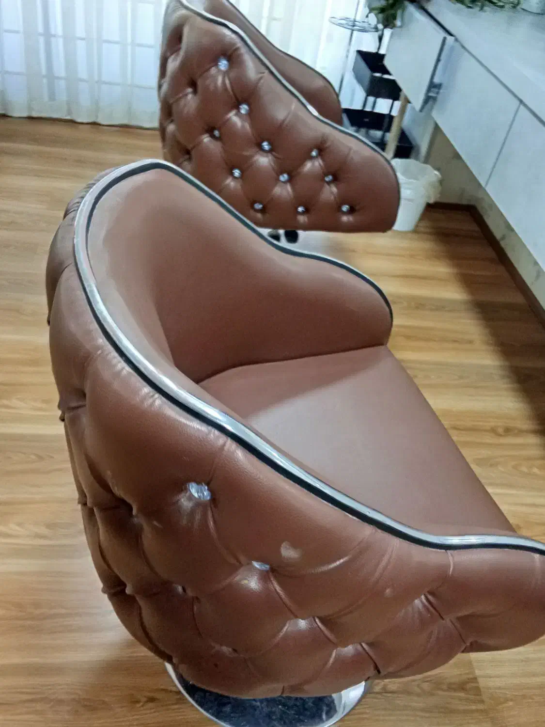 صندلی چرخان|صندلی و نیمکت|خوی, |دیوار