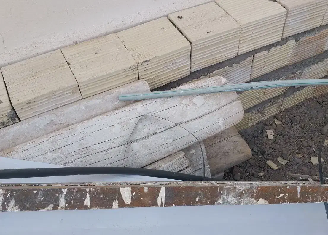 تخته بنایی یا گچ کار با بشکه  کج کاری|مصالح و تجهیزات ساختمان|بم, |دیوار