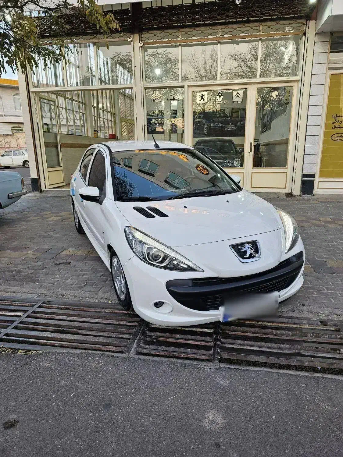 ۲۰۷مدل ۹۸ بدون رنگ|خودرو سواری و وانت|خسروشاه, |دیوار