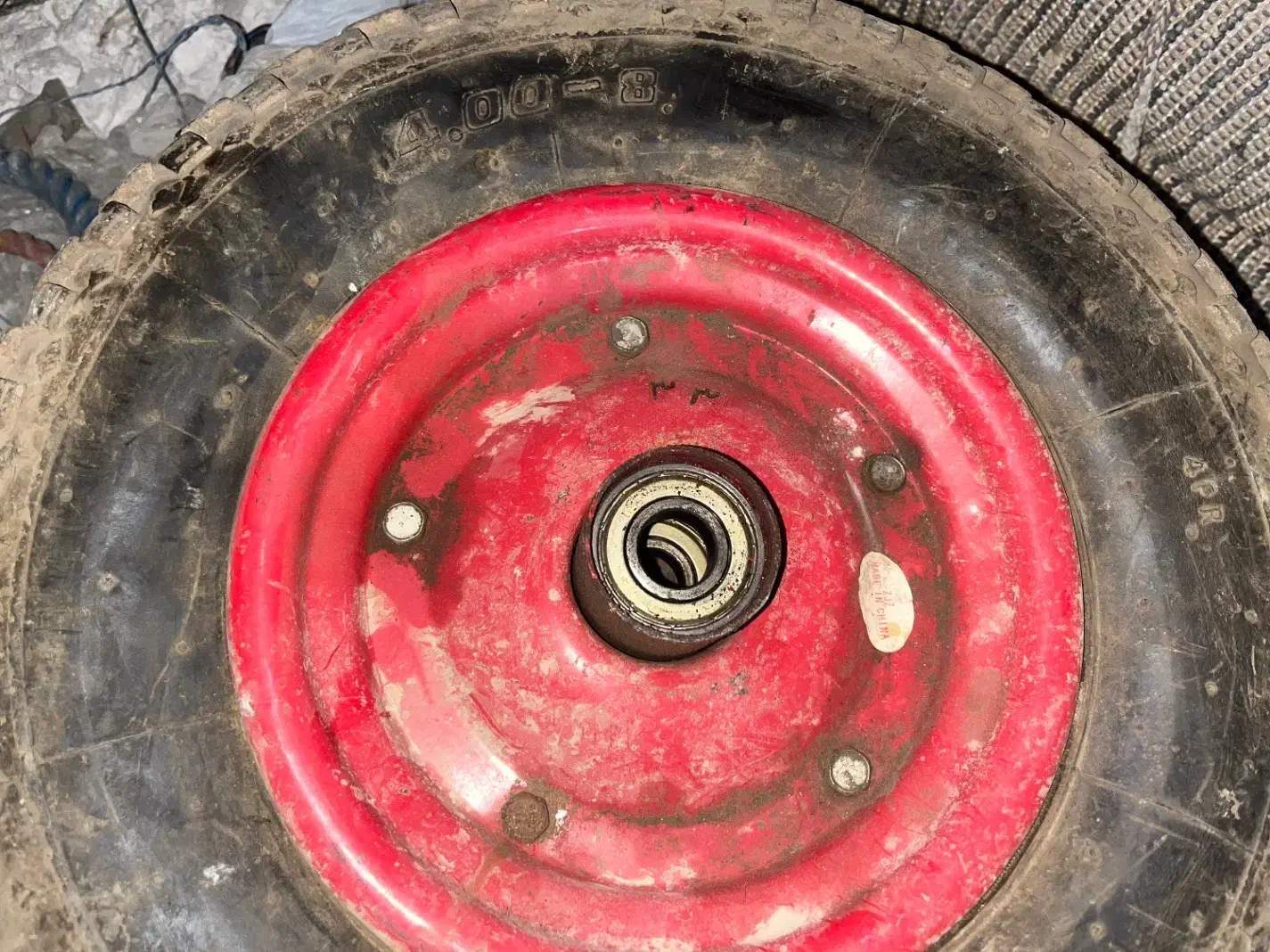 چرخ فرغون|ابزارآلات|تهران, بوستان سرخه حصار|دیوار