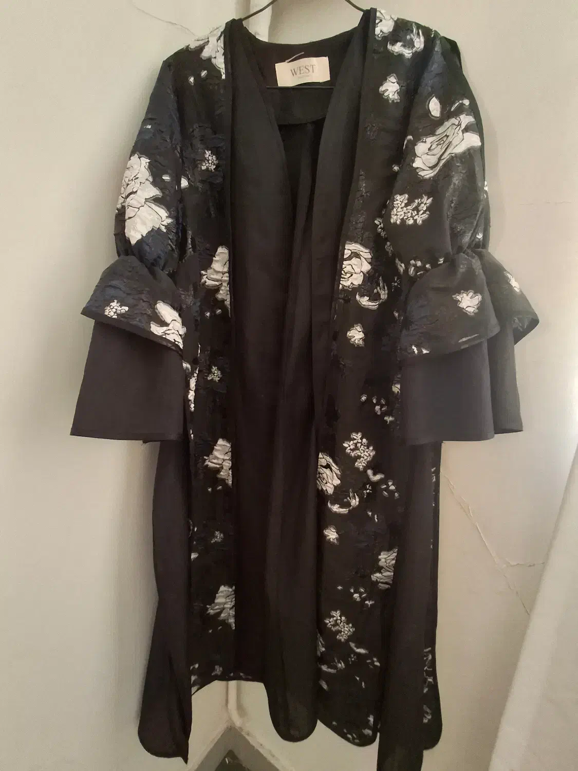 تعدادی بارانی و مانتو 40.42|لباس|فردیس, نیروگاه برق|دیوار