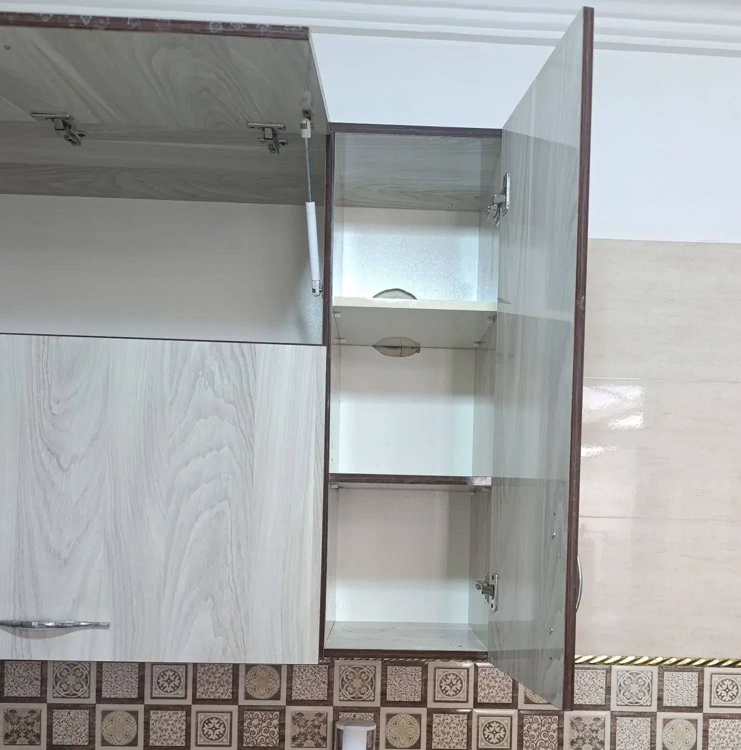 آبچکان|آبچکان و نظمدهنده ظروف|سلماس, |دیوار