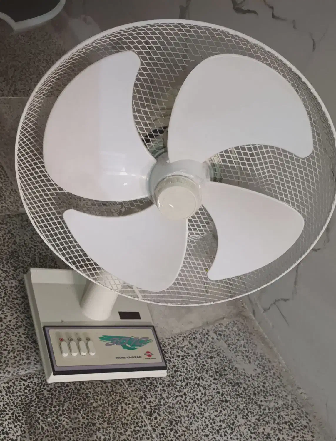 پنکه نیاز ب تعمیر|پنکه و تصفیه‌کنندهٔ هوا|قدس, شهر‌قدس|دیوار