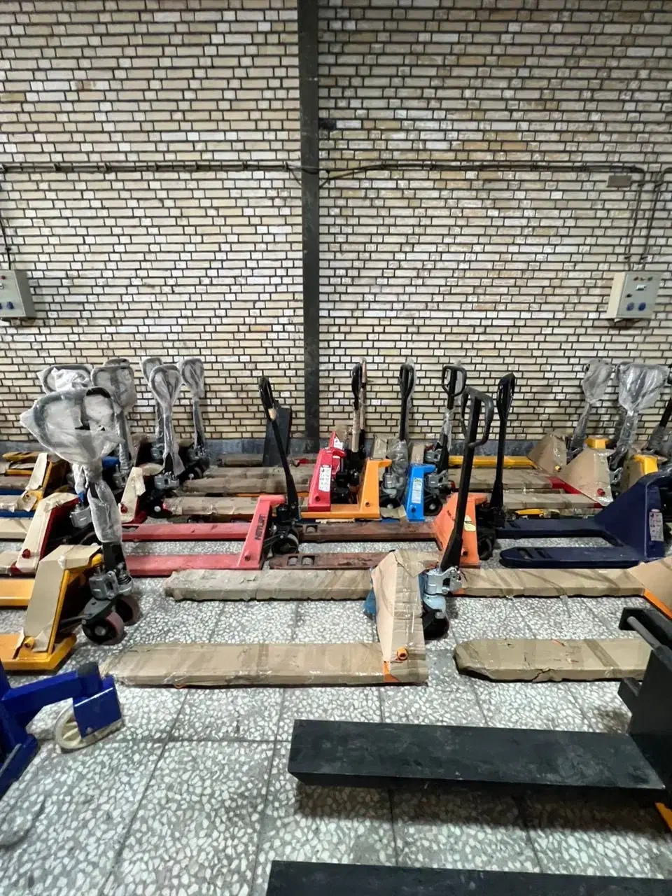 جک پالت و لیفتراک خسروشاهی|ماشینآلات صنعتی|پردیس, شهرک صنعتی خرمدشت فاز ۷|دیوار