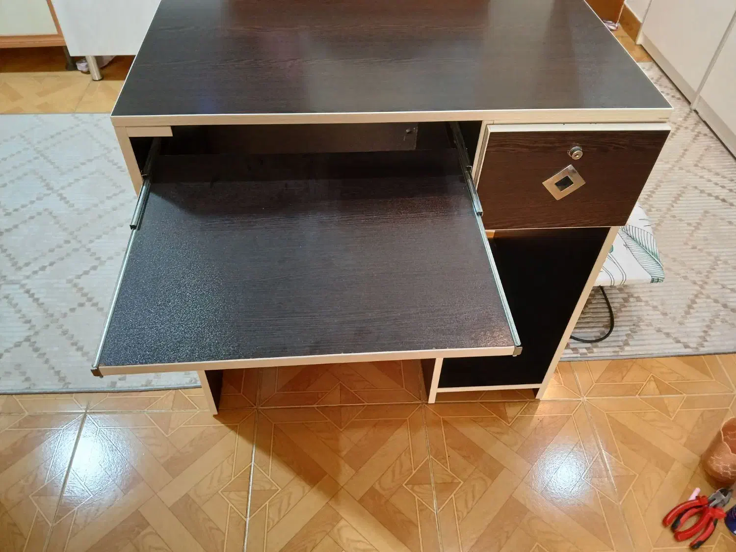 میز|میز تحریر و کامپیوتر|رشت, لاکان|دیوار