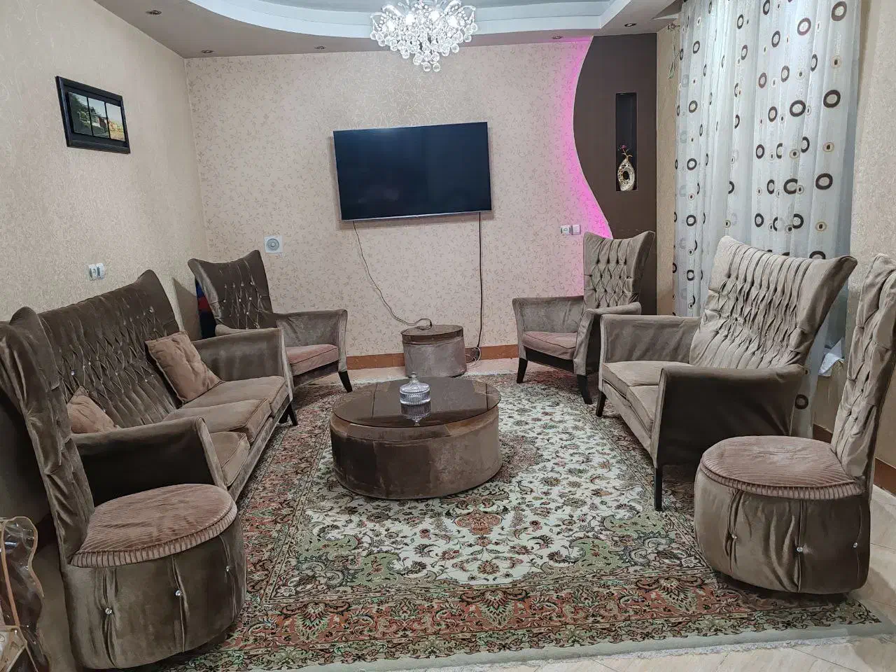 مبل راحتی نه نفره|مبلمان خانگی و میز عسلی|نیشابور, هفده شهریور|دیوار