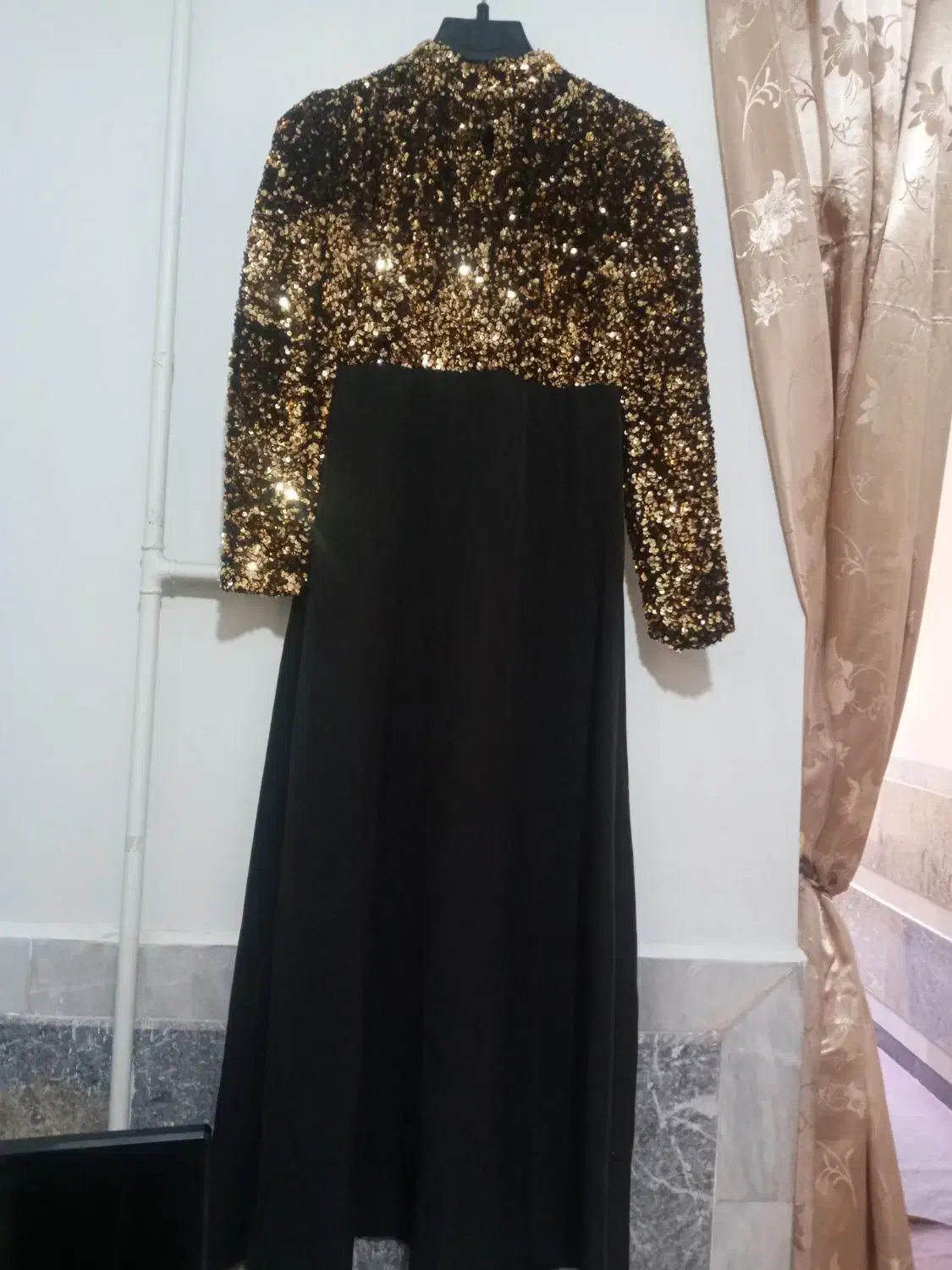 پیراهن مجلسی|لباس|نجف‌آباد, گلدشت|دیوار