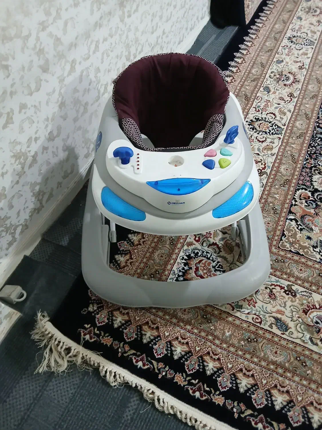 روروئک|اسباب و اثاث بچه|آبیک, |دیوار