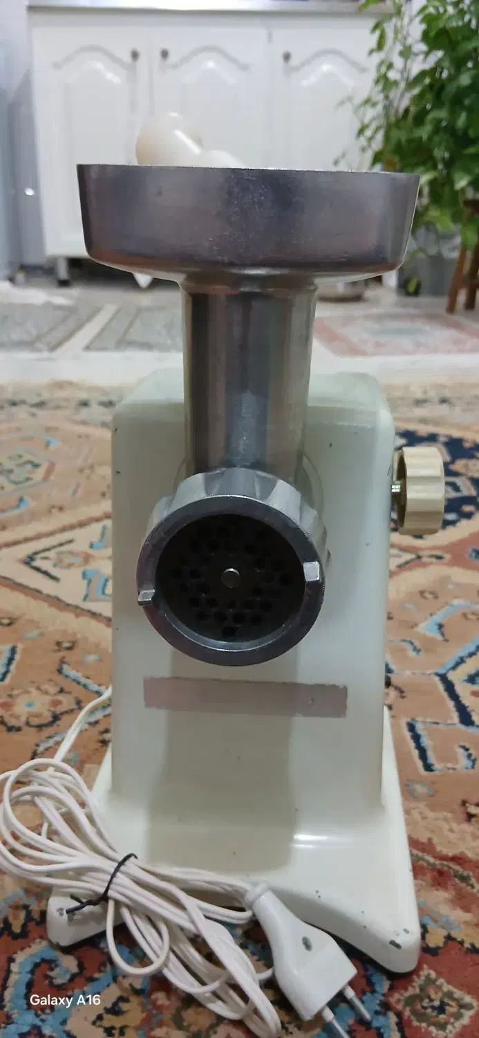 چرخ گوشت توشیبا اصل ژاپن قدیم کاملا سالم|خردکن، آسیاب، غذاساز|بندر انزلی, معلم|دیوار