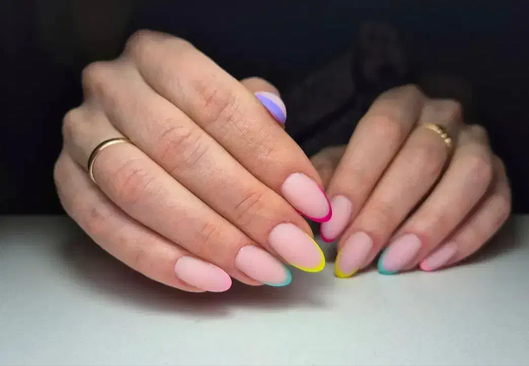 کاشت ناخن‌ ۳۵۰ تومان|خدمات آرایشگری و زیبایی|مشهد, تربیت (صدف)|دیوار