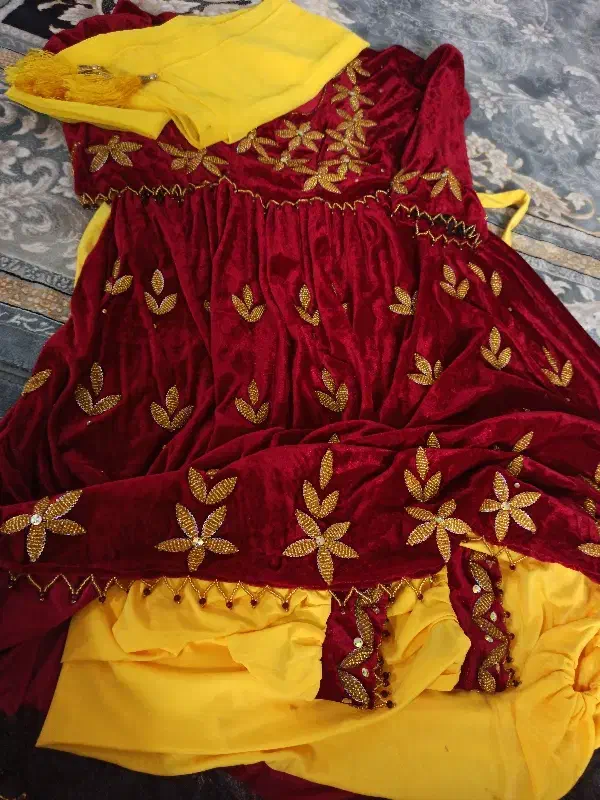 لباس محلی افغانی|لباس|مشهد, طبرسی شمالی|دیوار