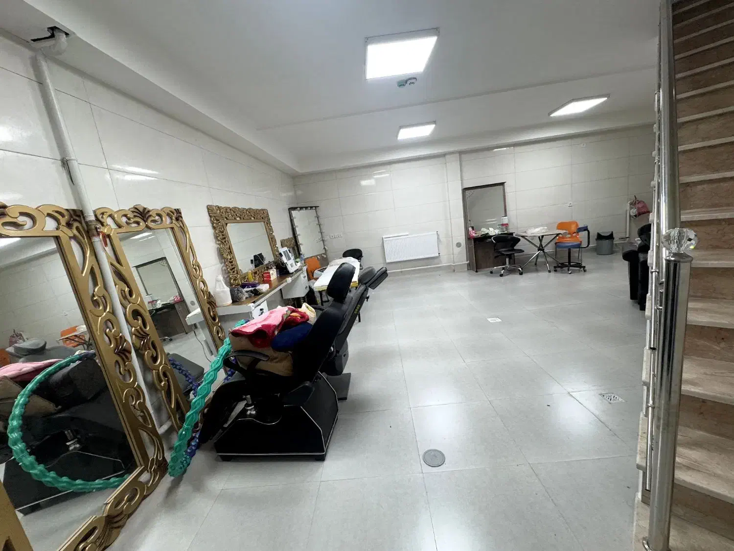 فروش تمامی تجهیزات ارایشگاهی|آرایشگاه و سالن‌های زیبایی|تبریز, |دیوار