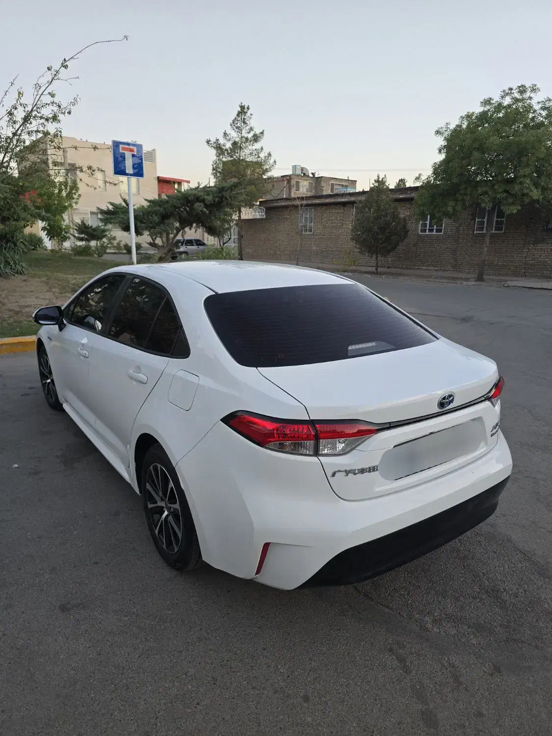 تویوتا لوین ۱۸۰۰ هیبرید بدون رنگ کاکرد ده هزار تا|خودرو سواری و وانت|مشهد, دانشجو|دیوار