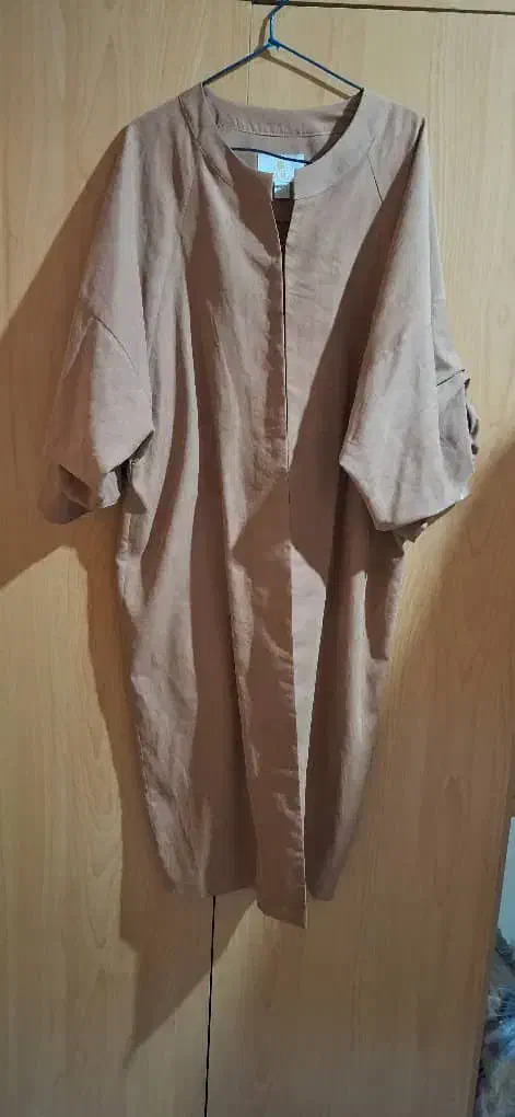 لباس پاییزه|لباس|اصفهان, باغ دریاچه|دیوار