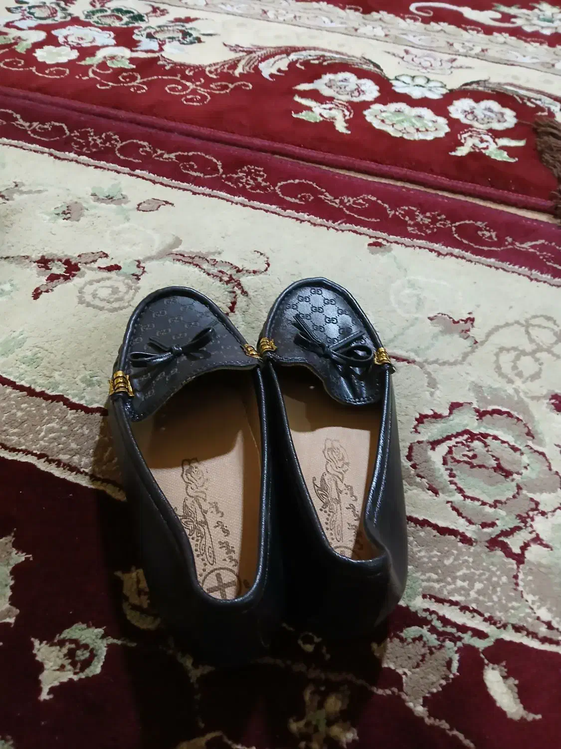 یک جفت کفش|کفش و لباس بچه|اهواز, کوروش|دیوار