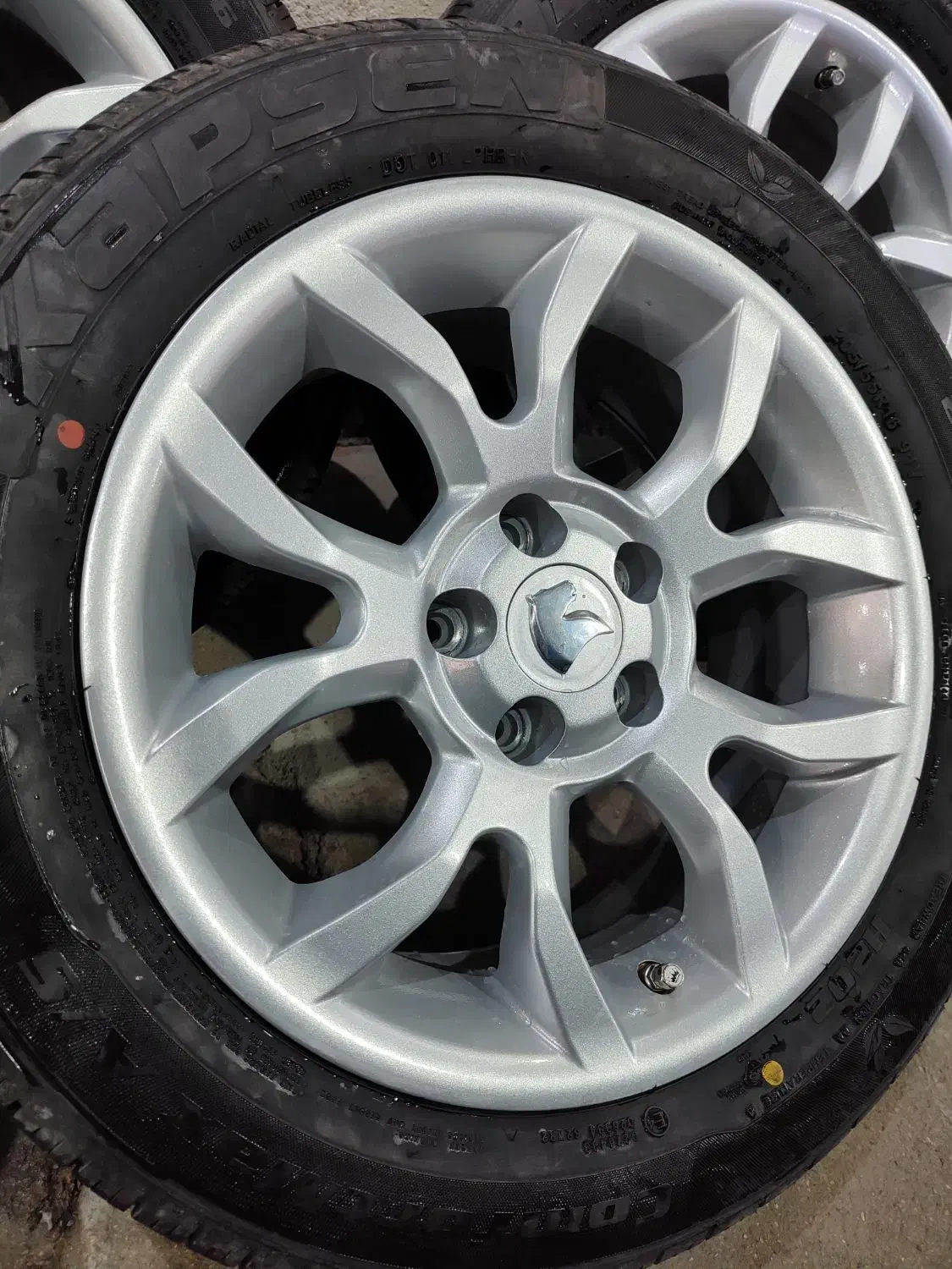 رینگ و لاستیک گوزنی ۱۶ اینچ ۵ پیچ|قطعات یدکی و لوازم جانبی|اهواز, کمپلو شمالی|دیوار