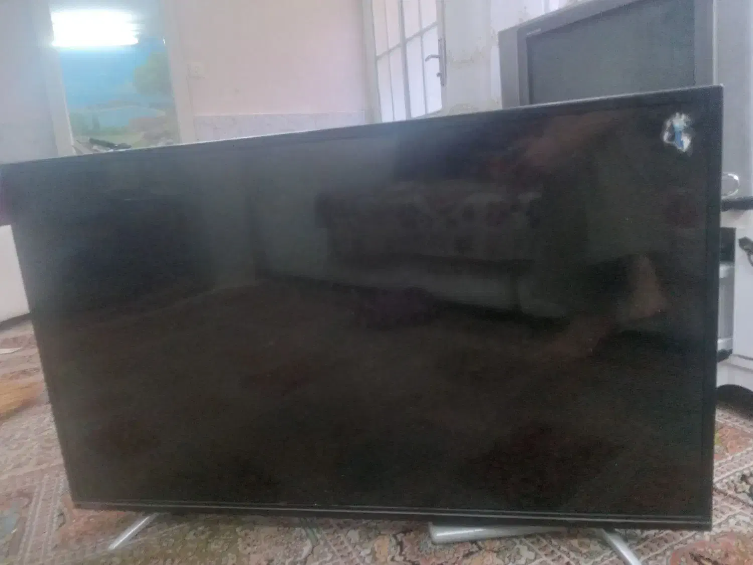 ۱عدد تلویزیون اندازه ۴۳ اینچ مشکلش ضربه کرده|تلویزیون و پروژکتور|قم, میرزائیه|دیوار