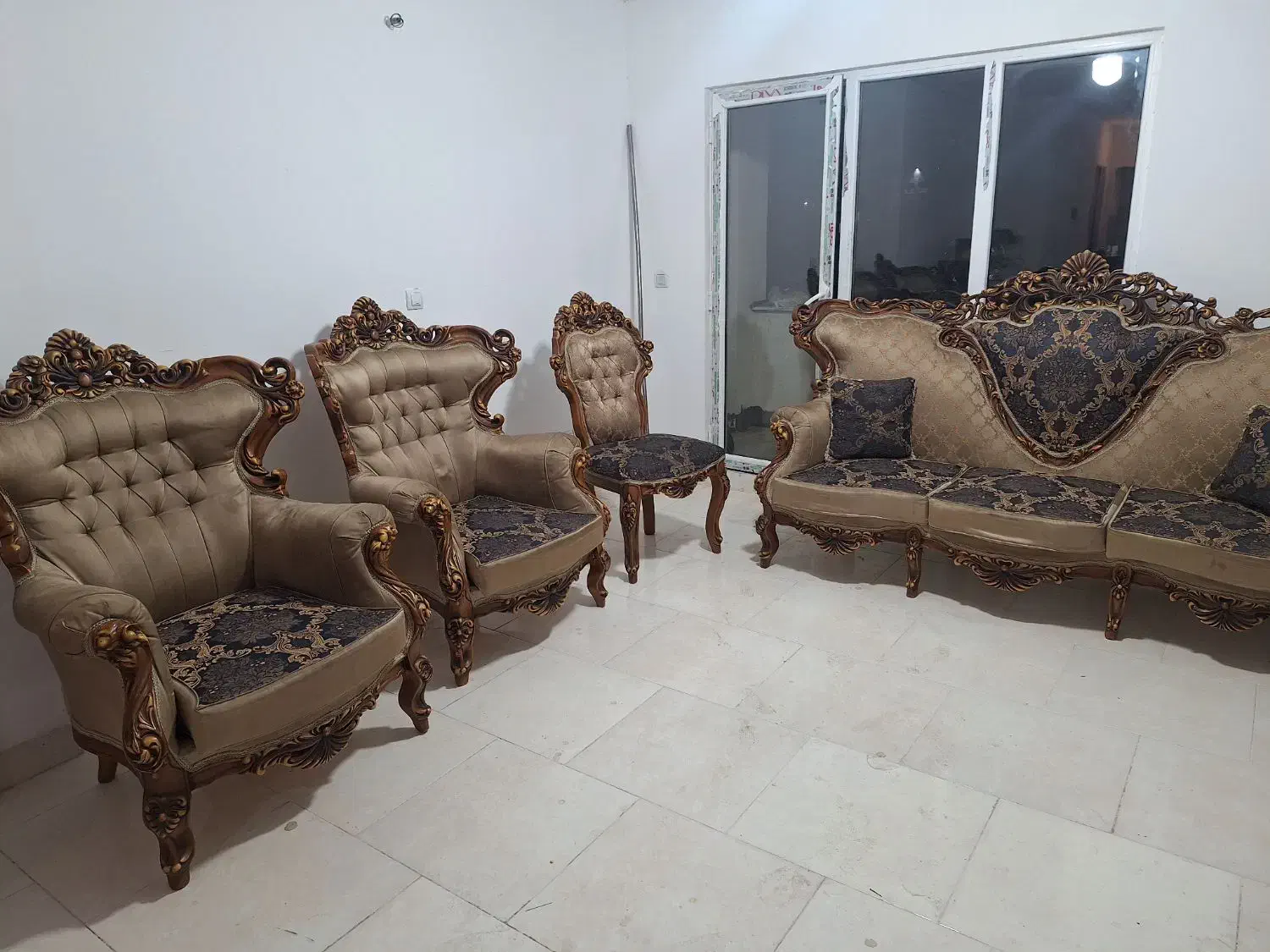 مبلمان کلاسیک 9 نفره چوب گردو|مبلمان خانگی و میز عسلی|هشتگرد, شهرک گلخانه|دیوار