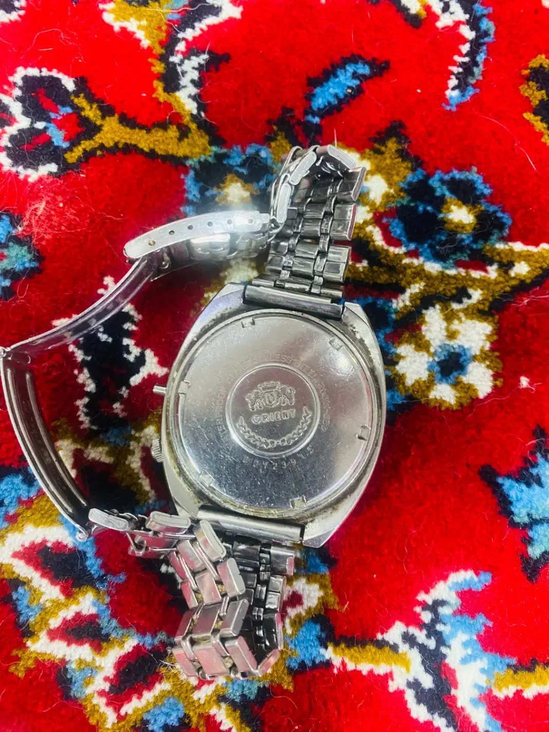 اورینت|ساعت|تهران, گلستان (شهرک راه آهن)|دیوار