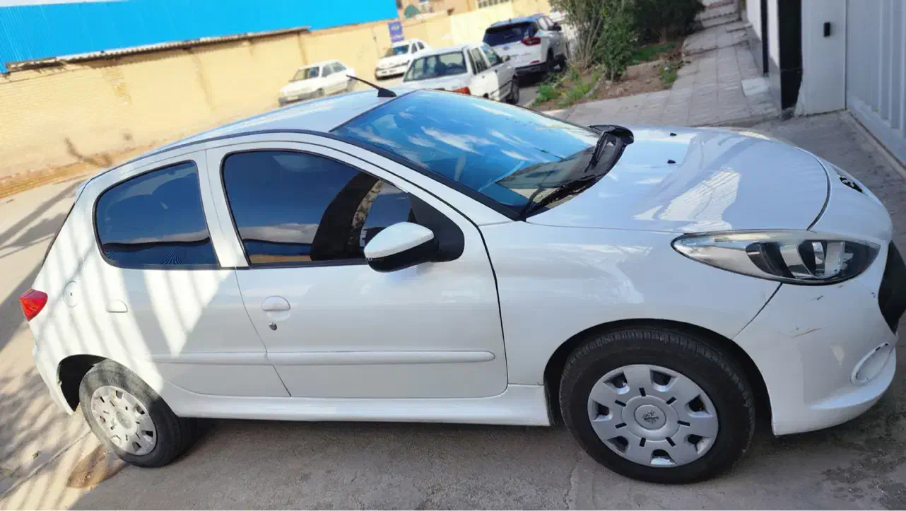 پژو 207 سفید 1402|خودرو سواری و وانت|برخوار, |دیوار