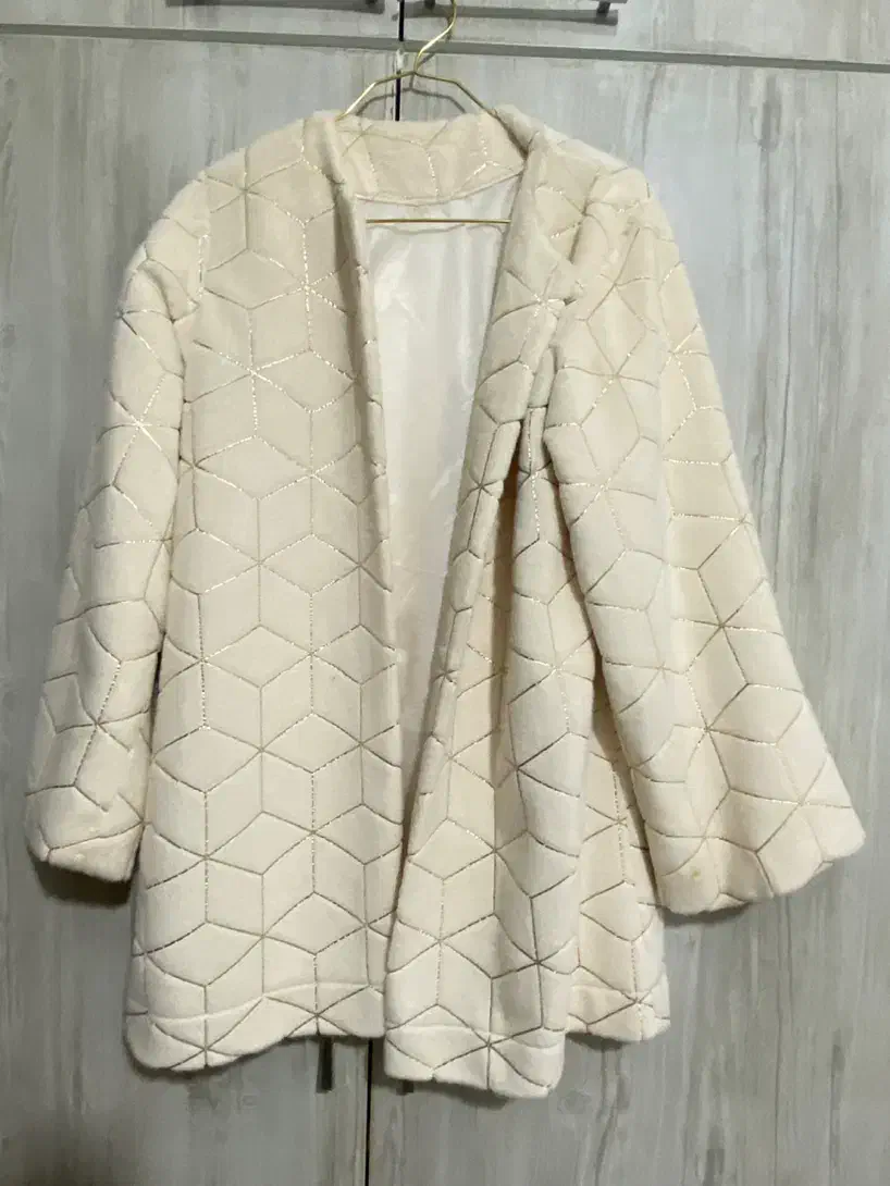 پالتو مجلسی|لباس|شیراز, میانرود|دیوار