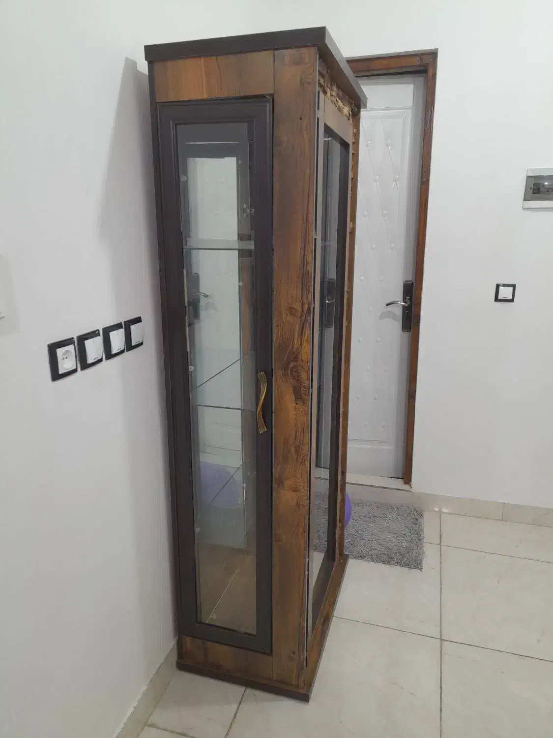 یک عدد ویترین طرح آنتیک درحد نو بدون خط وخش|بوفه، ویترین، کنسول|لاهیجان, آهندان|دیوار