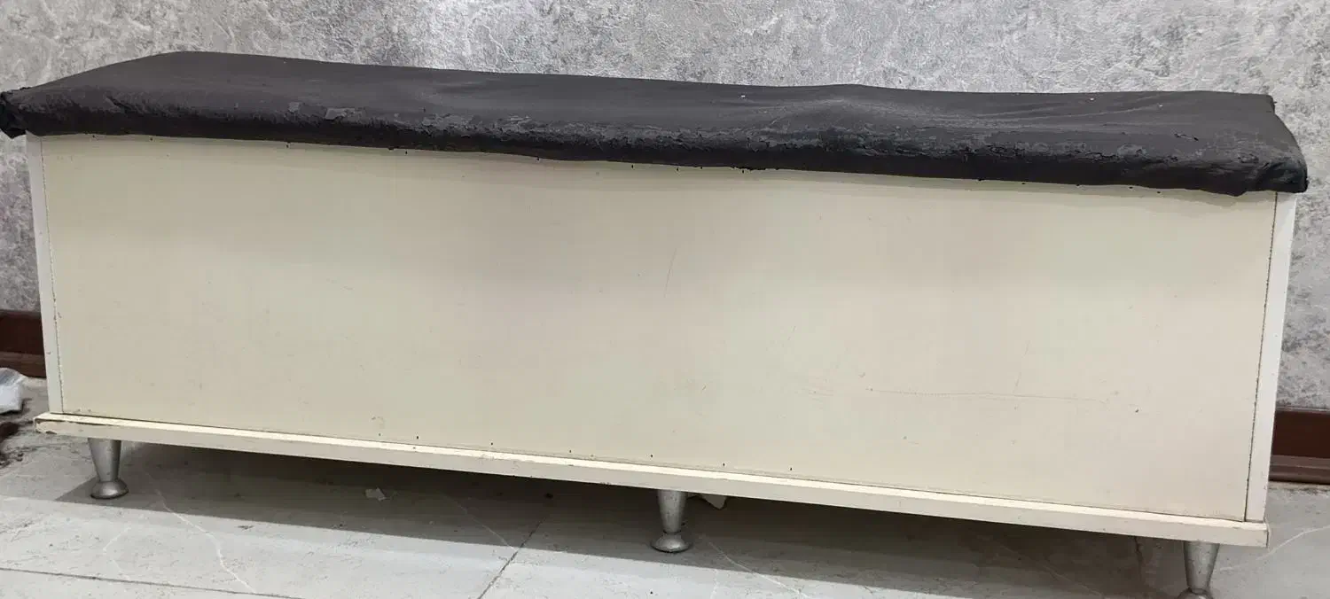 نیمکت انتظار|آرایشگاه و سالن‌های زیبایی|خرم‌آباد, |دیوار