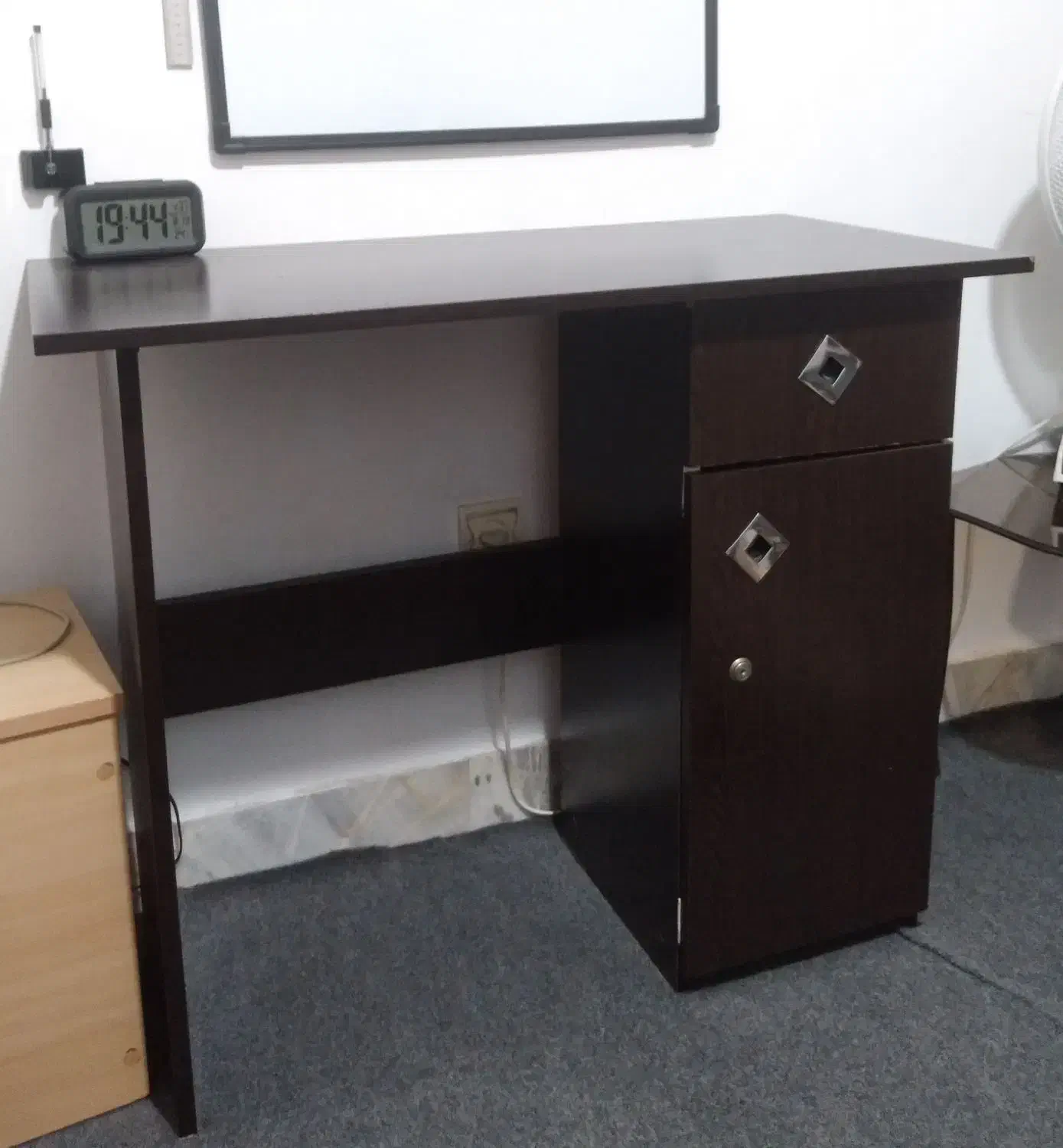 میز تحریر|میز تحریر و کامپیوتر|رشت, باهنر|دیوار