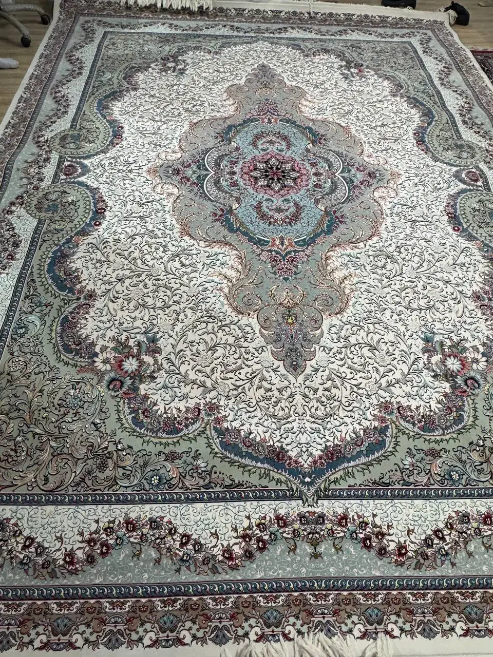 فروش فرش ۱۲۰۰شانه ۳۶۰۰تراکم در حد نو|فرش|گناباد, |دیوار