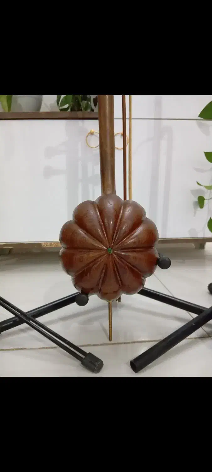 کمانچه با تزئینات ابنوس و شاخ|سازهای سنتی|قوچان, |دیوار