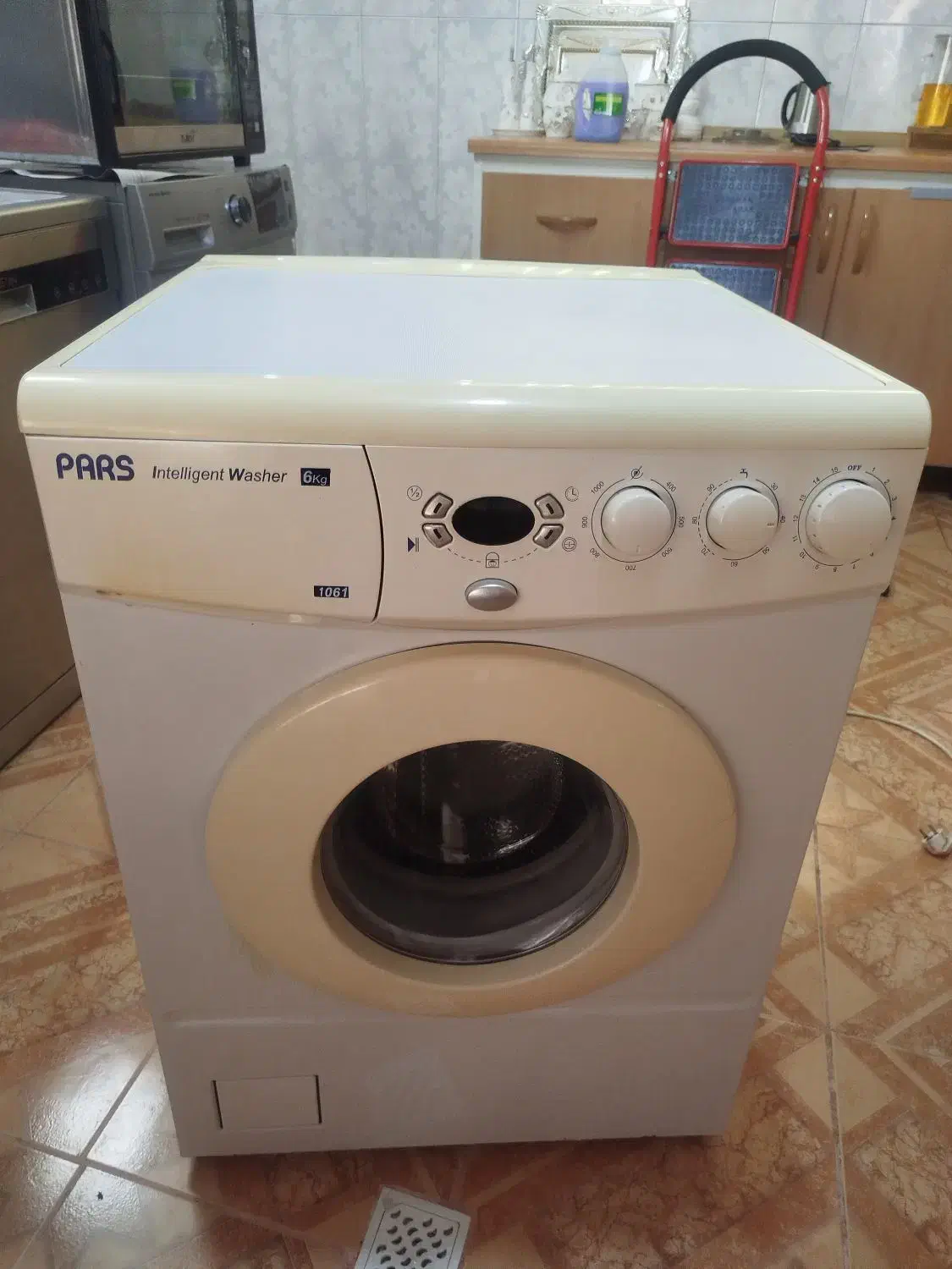 لباسشویی|ماشین لباسشویی و خشک‌کن لباس|شاهین‌شهر, گزبرخوار|دیوار