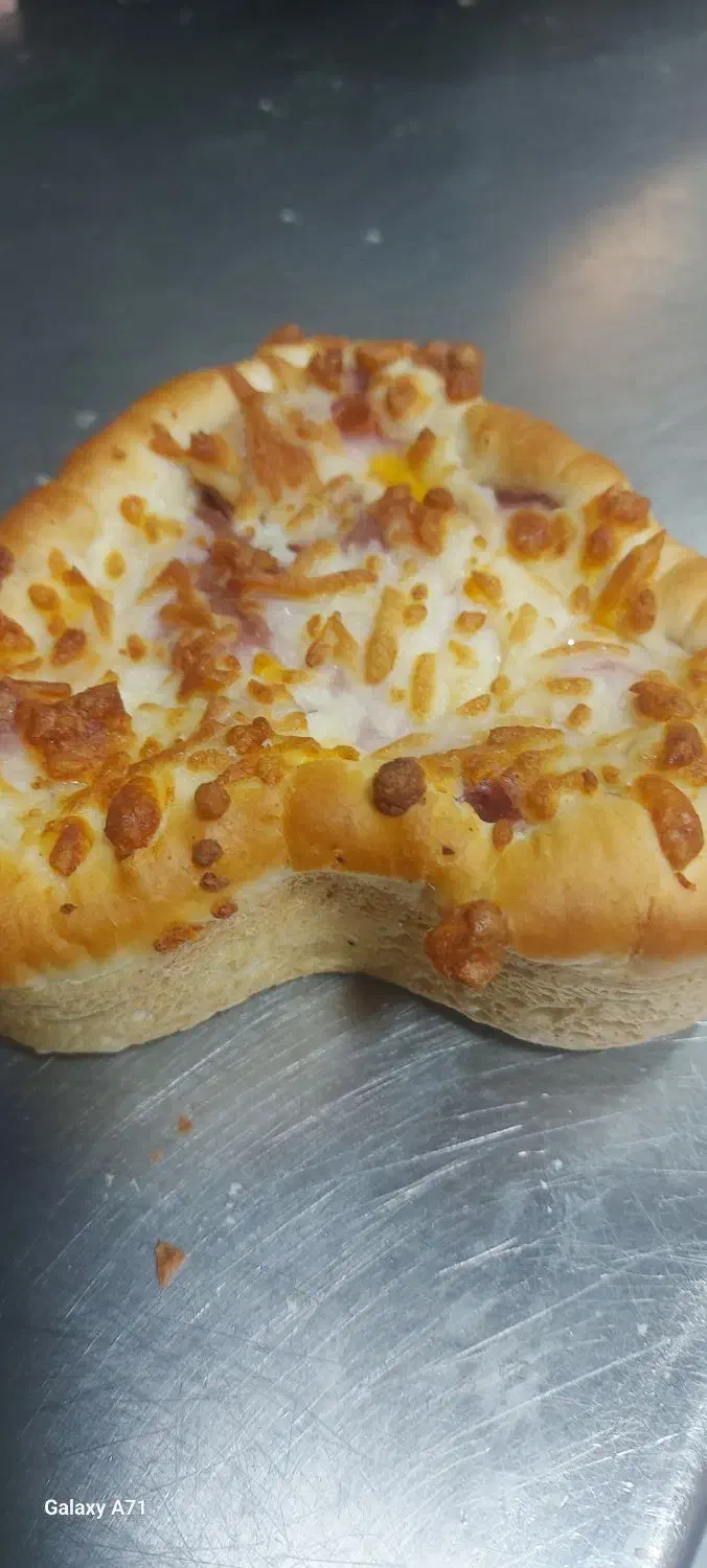 به دونفرهمکار اقا یا خانم در نان وشیرینی نیازمندیم|استخدام خدمات فروشگاه و رستوران|تبریز, |دیوار