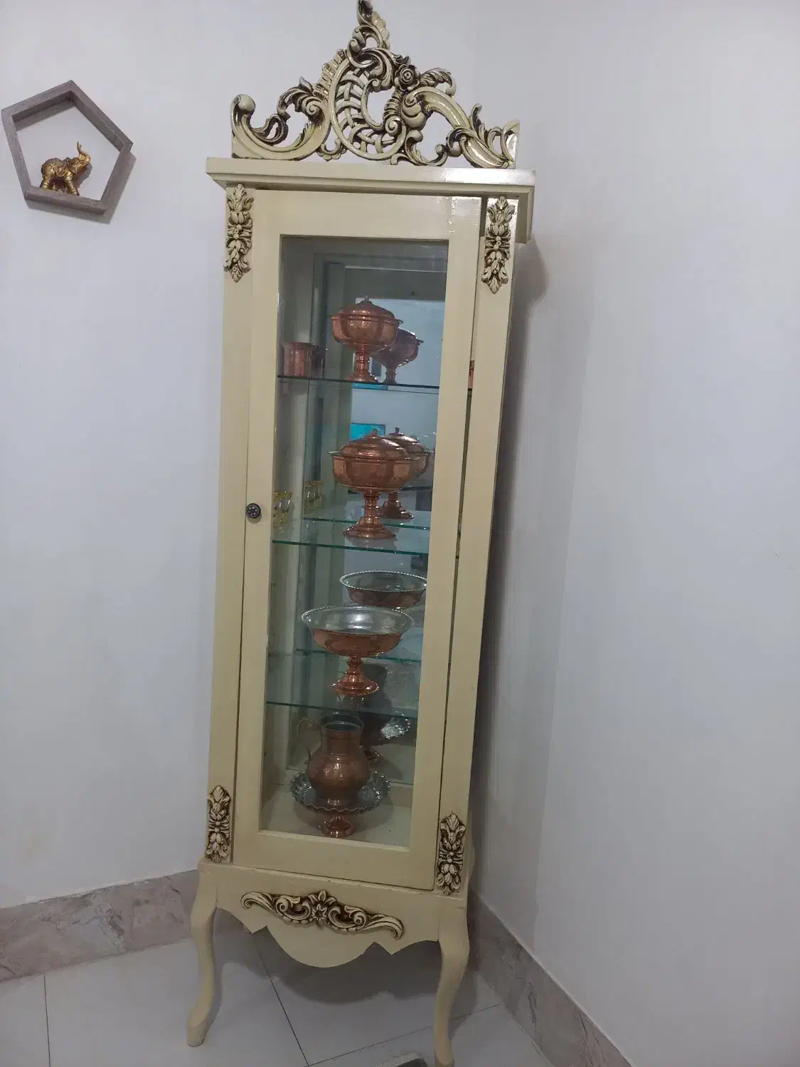 گنجه و ساعت|بوفه، ویترین، کنسول|تربت‌حیدریه, بیمارستان رازی|دیوار
