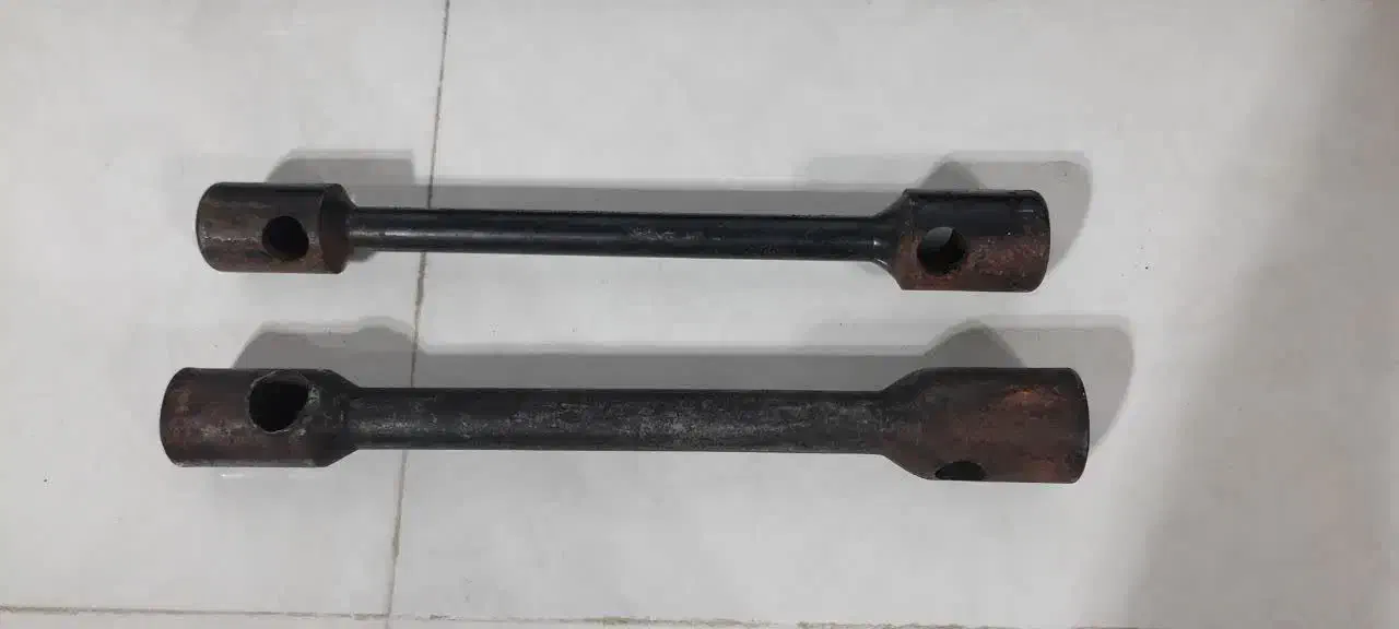 * 2 عدد آچار چرخ بنز *|قطعات یدکی و لوازم جانبی|شیراز, گلشن|دیوار