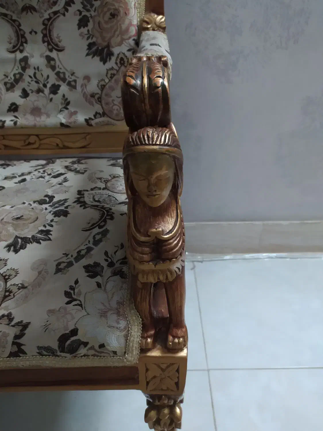 میز تلفن سلطنتی|میز تلفن|نیشابور, هفده شهریور|دیوار