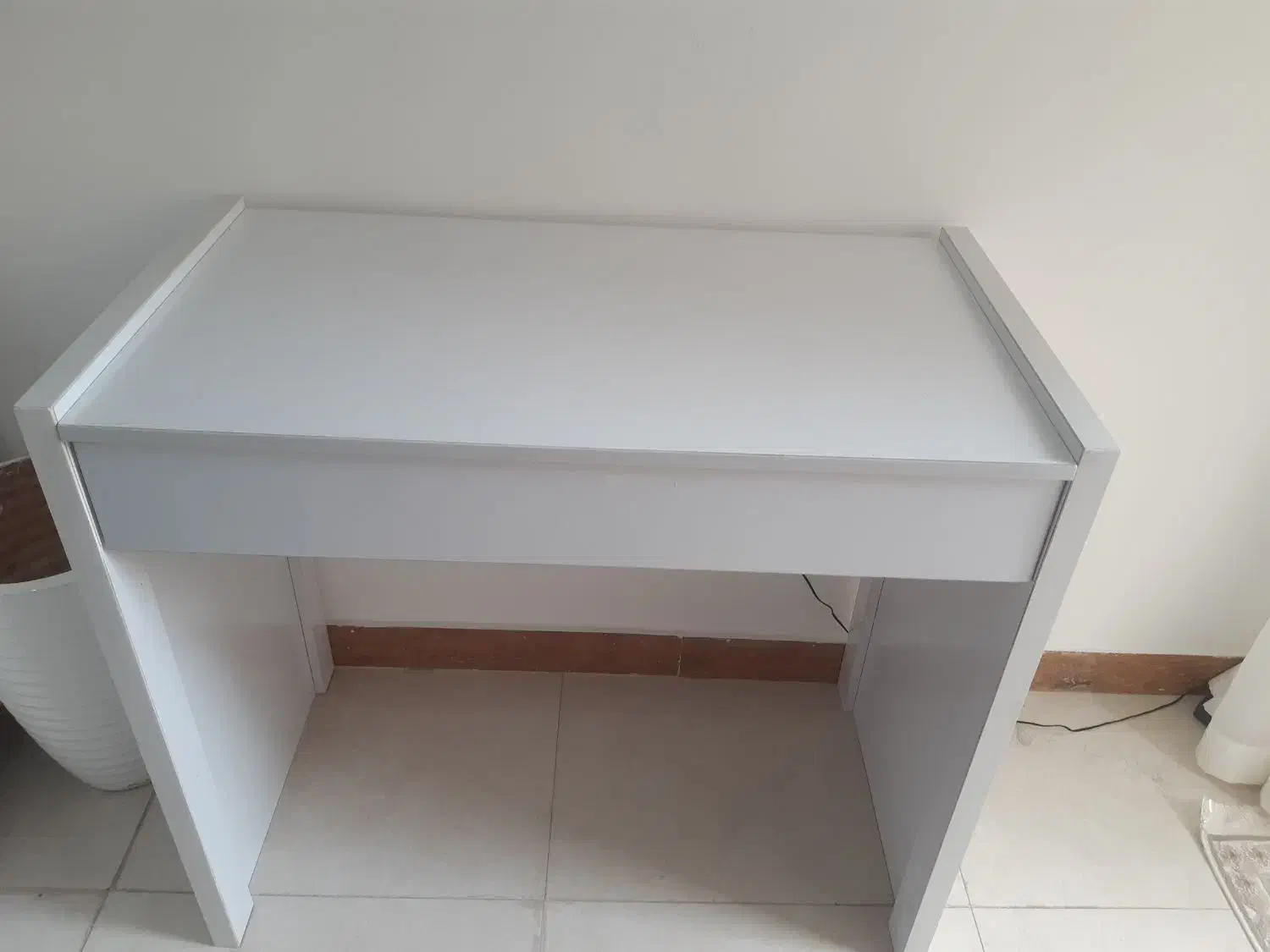 میز مطالعه یاکامپیوتر در حد نو|میز تحریر و کامپیوتر|رشت, باهنر|دیوار