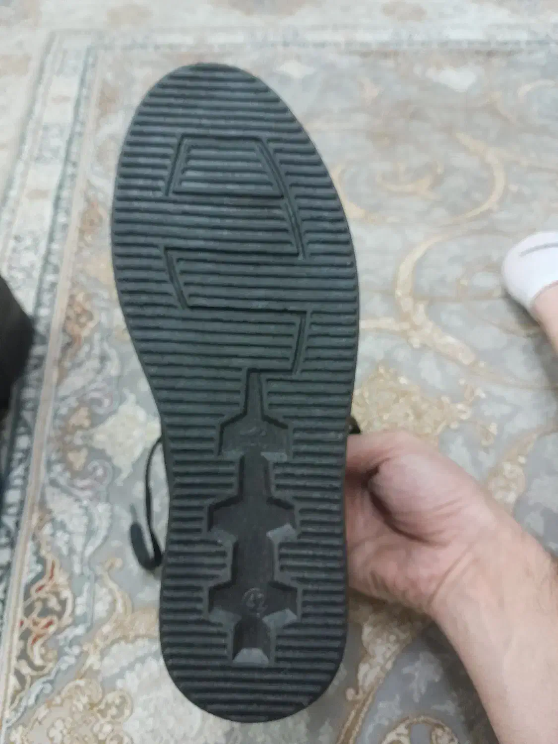 کتونی سایز۴۲ فیک درجه یک|کیف، کفش، کمربند|تهران, شیوا|دیوار