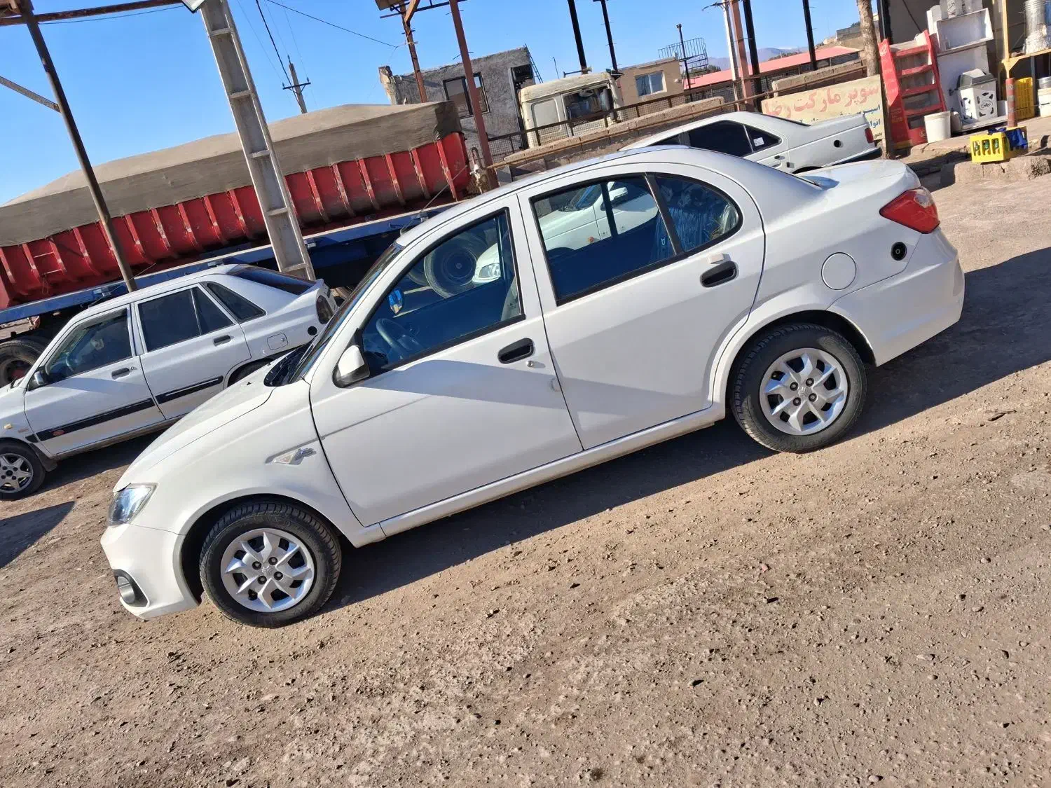 ساینا مدل ۴۰۲|خودرو سواری و وانت|لوشان, |دیوار