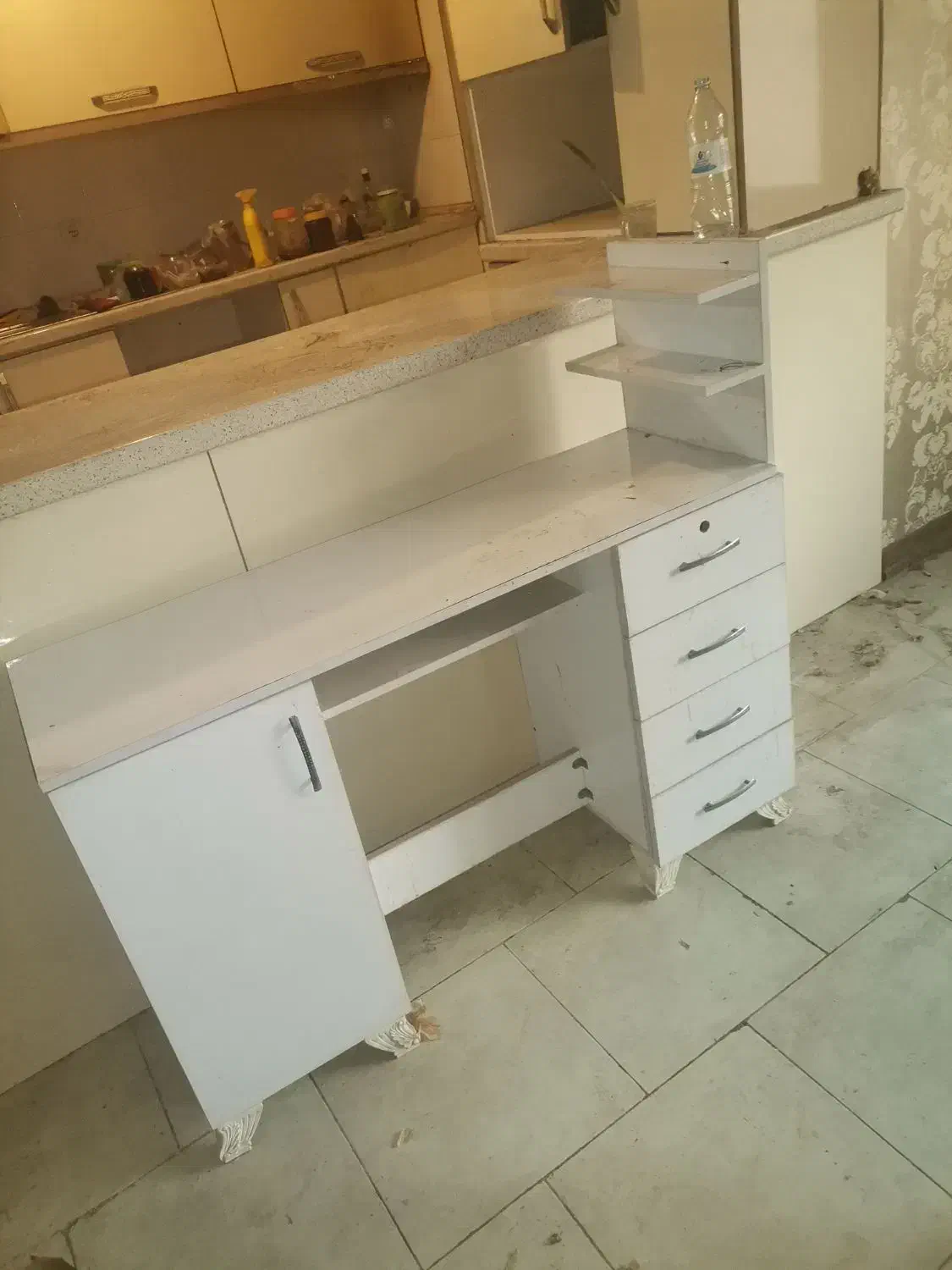 میز ارایش ارایشگاه ناخون کاری|آرایشگاه و سالن‌های زیبایی|پاکدشت, شهرک امام رضا|دیوار