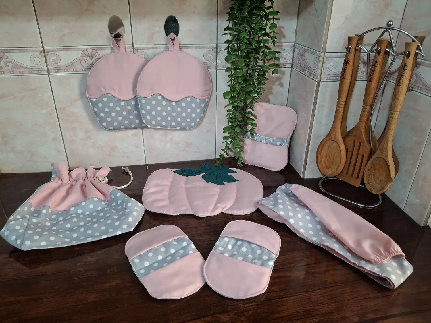 نیم ست جذاب دخترونه خال خالی طوسی صورتی پاستیل|سفره، حوله، دستمال آشپزخانه|تهران, هاشمی|دیوار