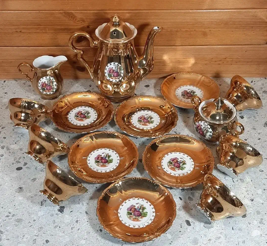 سرویس ۴۱ پارچه دنسی|کلکسیون اشیاء عتیقه|جغتای, |دیوار