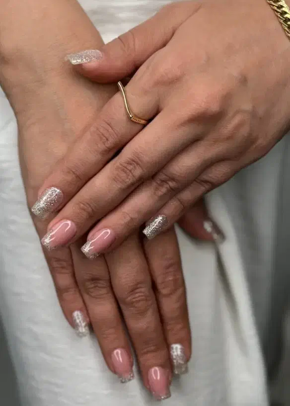 خدمات کاشت و ترمیم ناخن|خدمات آرایشگری و زیبایی|شیراز, شهرک فرهنگیان|دیوار