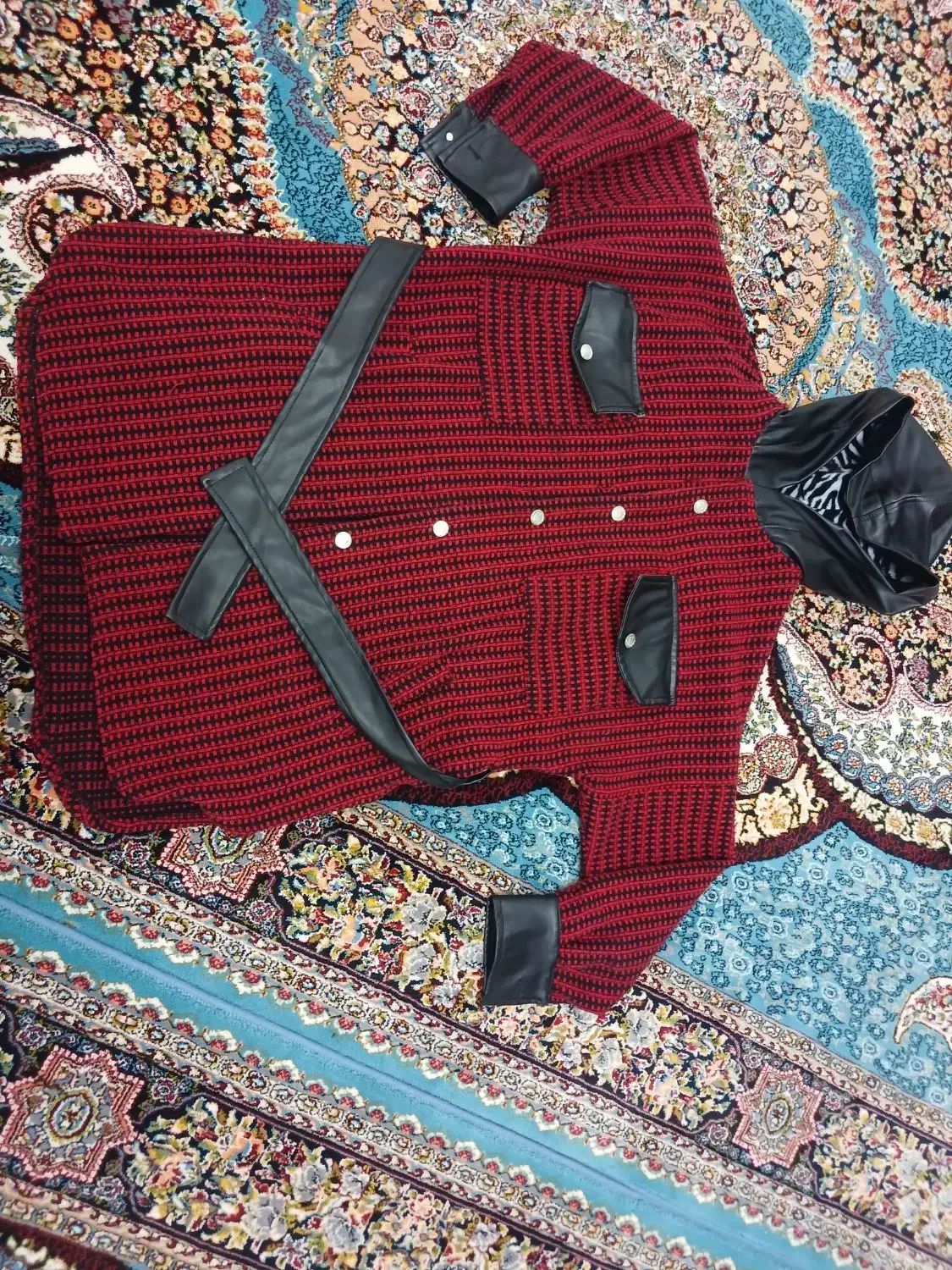 پالتو بافت|لباس|کنگاور, |دیوار