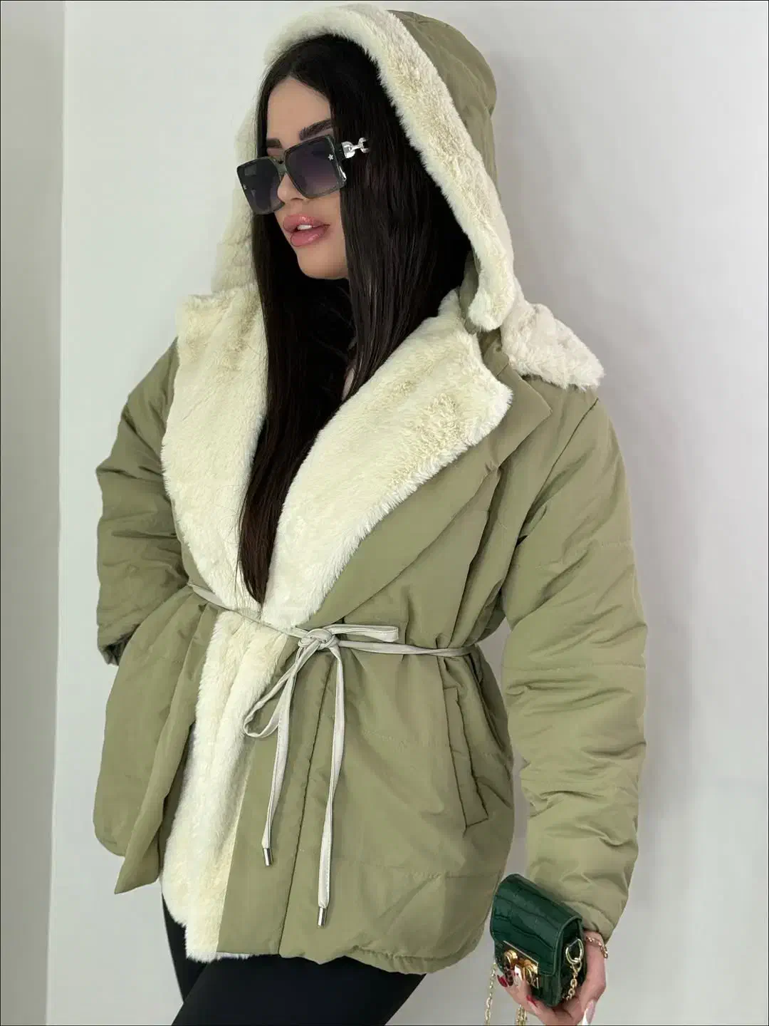 دور خز دار|لباس|میانه, |دیوار