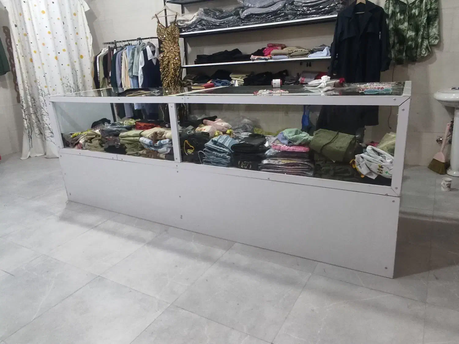 میز مناسب مغازه (لباسفروشی)|فروشگاه و مغازه|قیدار, |دیوار