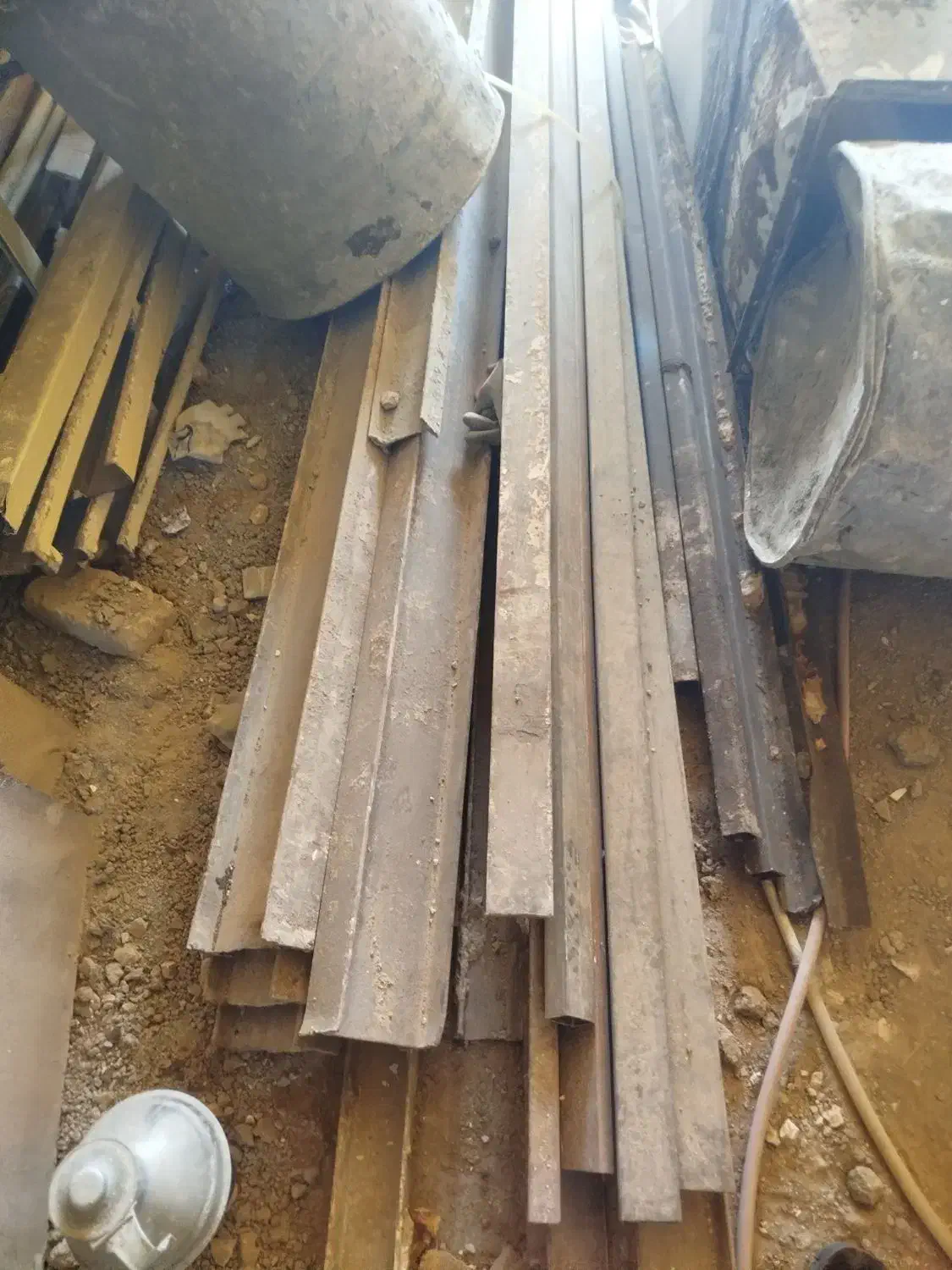 آهن دسته دوم با قیمت خوب|مصالح و تجهیزات ساختمان|تربتحیدریه, پائین ولایت|دیوار