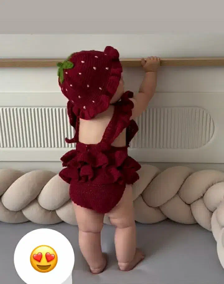 یلدایی و کریسمس|کفش و لباس بچه|کاشان, پشت شهربانی|دیوار