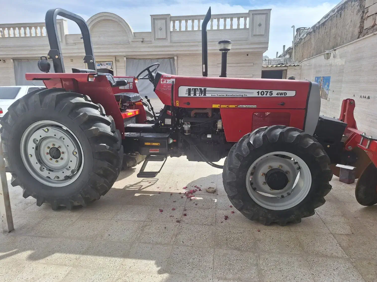 ترکتور ۱۰۷۵مدل ۱۴۰۳کارکرد ساعت۳۰۰ جی پی اس دار|خودرو سنگین|فیروزآباد (فارس), |دیوار
