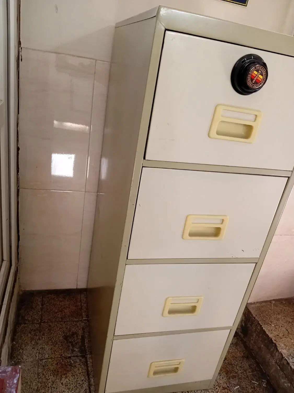 فایل قفل رمزدار|دفتر کار|تهران, فلسطین (میدان انقلاب)|دیوار